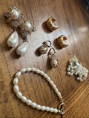 Pearl and Gold Mixed Jewelry Set - White Pearls & Gold Accents